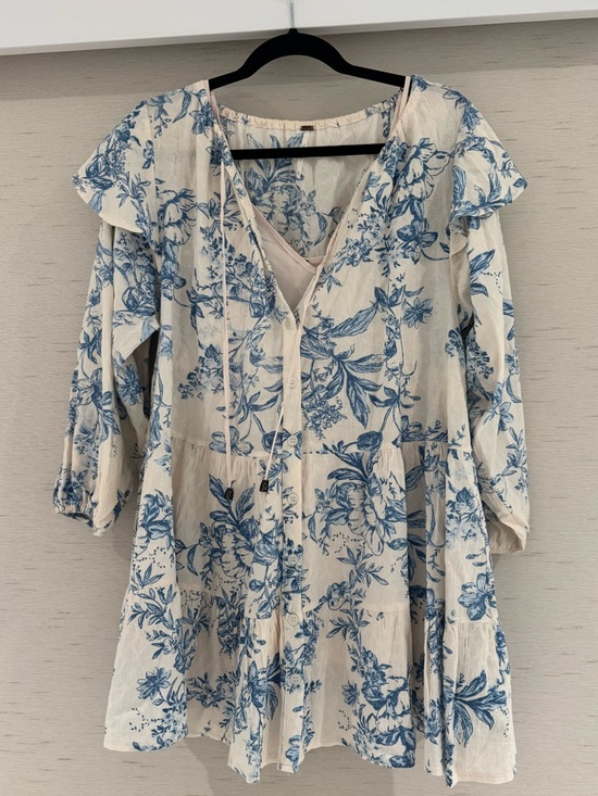 Free People Dresses & Skirts - Free People Blue Floral Ruffle Tunic Dress